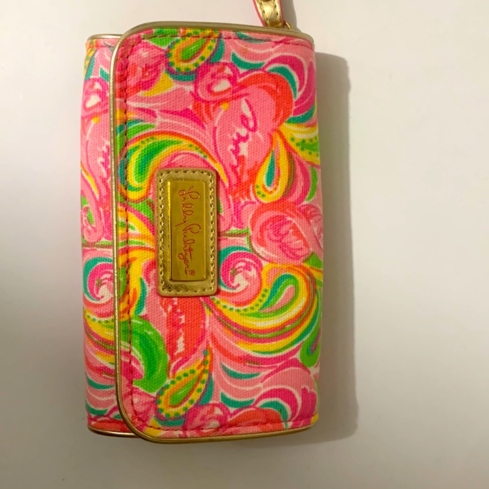 Lilly Pulitzer It's a Keeper Wristlet. 6’ wide x1” deep x3.24” tall